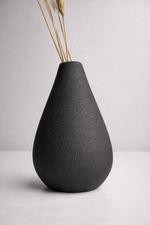 Load image into Gallery viewer, Helio black Vase ( includes dried stems)