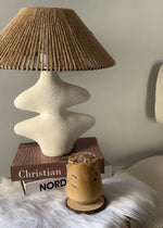 Load image into Gallery viewer, Olla white table lamp - Brown