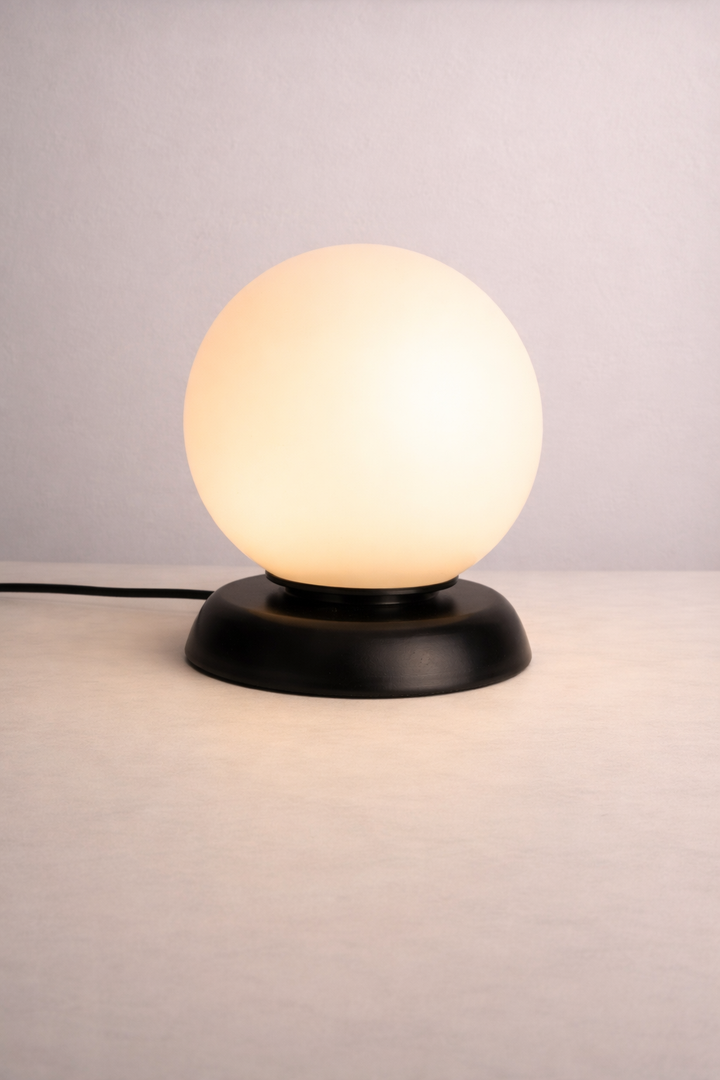 Black Globo di vetro table lamp