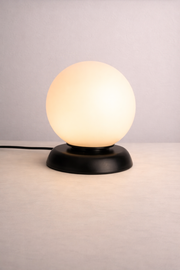 Black Globo di vetro table lamp