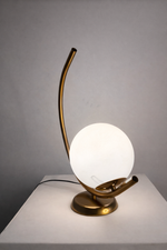 Load image into Gallery viewer, Gold Globo.turn di vetro table lamp