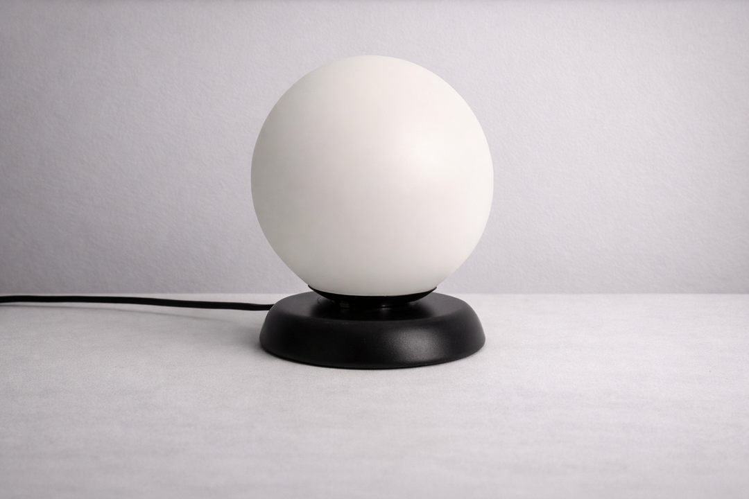 Black Globo di vetro table lamp