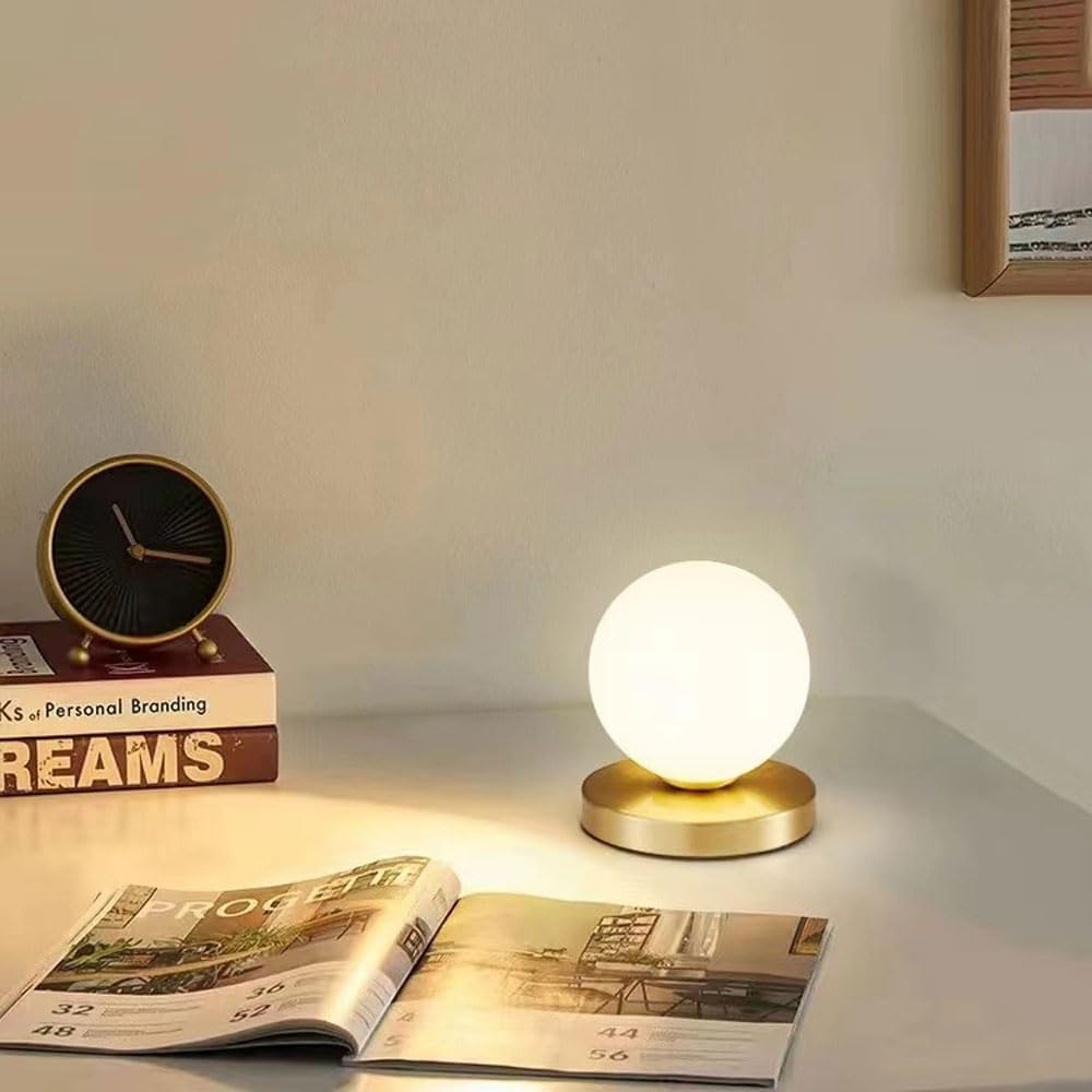 Gold Globo di vetro table lamp