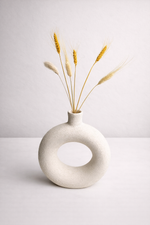Load image into Gallery viewer, Ciambella white Vase ( includes dried stems)
