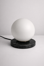 Load image into Gallery viewer, Marble Globo di vetro table lamp - Black