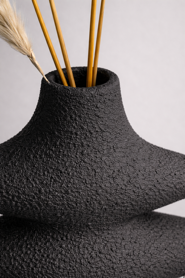 Petit Olla black Vase ( includes dried stems)
