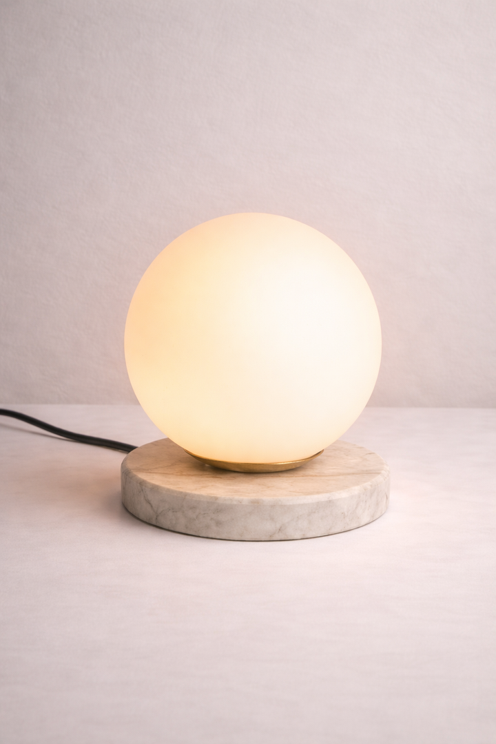 Marble Globo di vetro table lamp - white