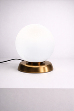Load image into Gallery viewer, Gold Globo di vetro table lamp